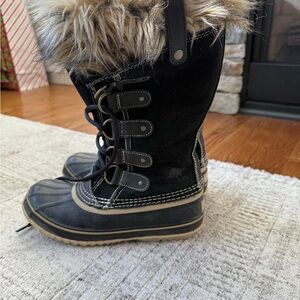 Sorel Black and Tan Fur-Trimmed Boots